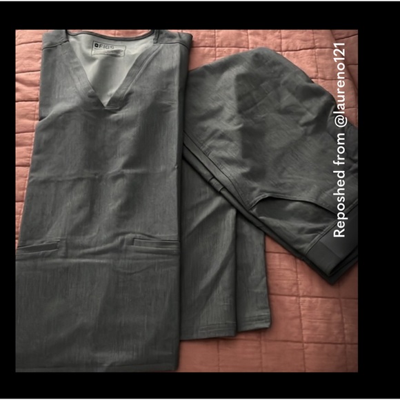 FIGS scrubs - Picture 1 of 2